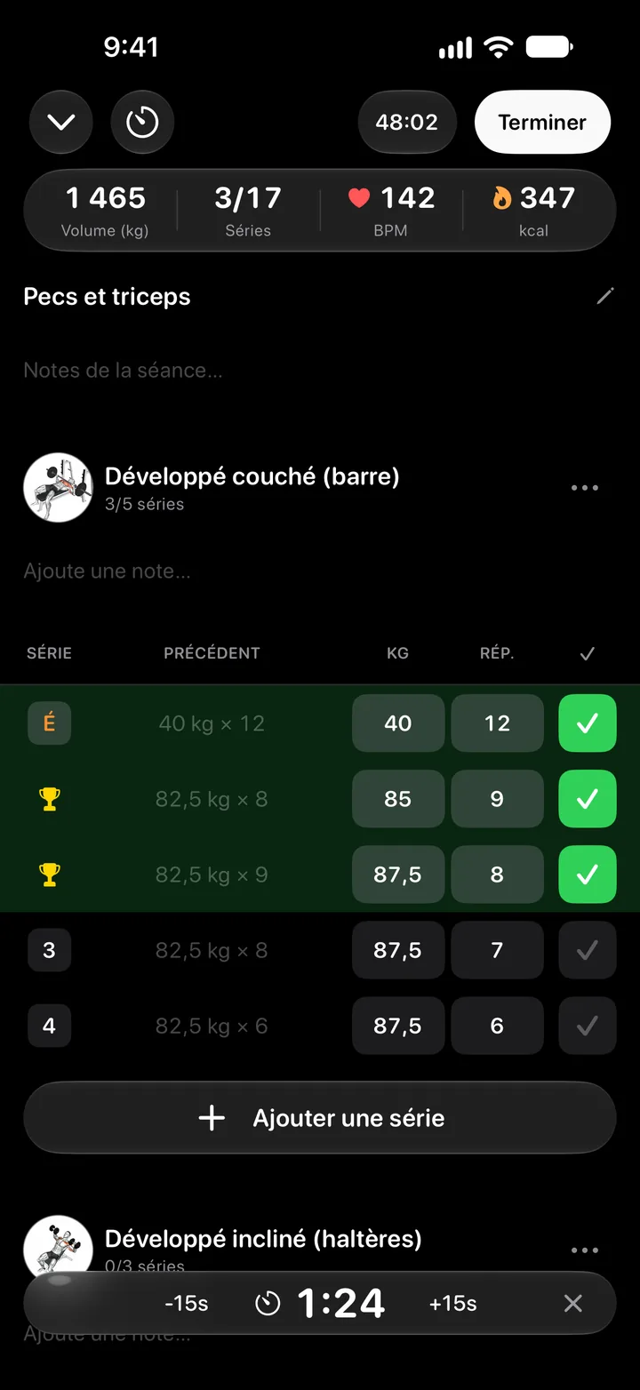 Séance en cours affichant les charges et répétitions précédentes à côté de chaque série, avec des séries validées et un record personnel signalé